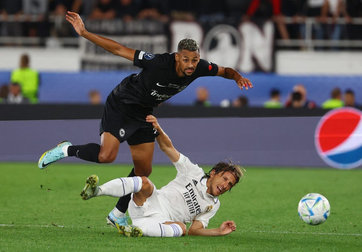 Crystal Palace eye January midfielder deal